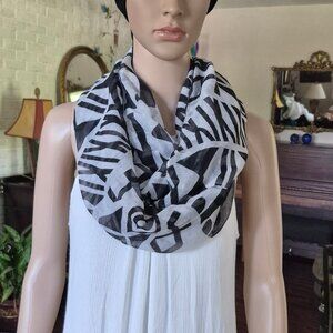 Tube scarf. Versatile ,easy on wrap.